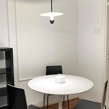 Elegant Black&white Апартаменты